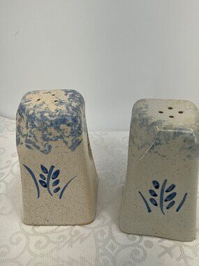 Vintage RRP Pottery Ceramic Salt‎ & Pepper Shakers Blue Speckle Design